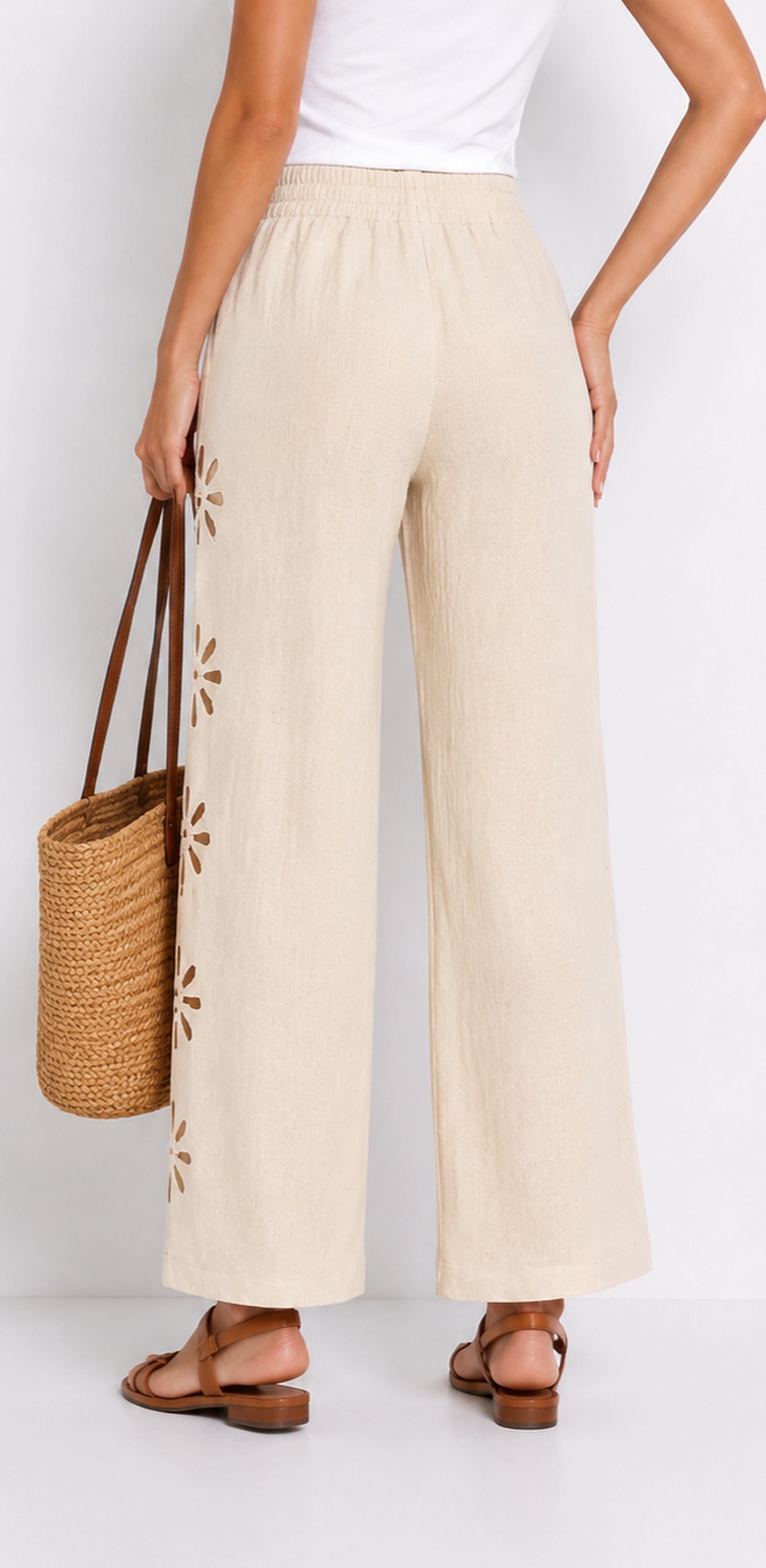 Pantalón Ancho Con Detalle Floral Calado